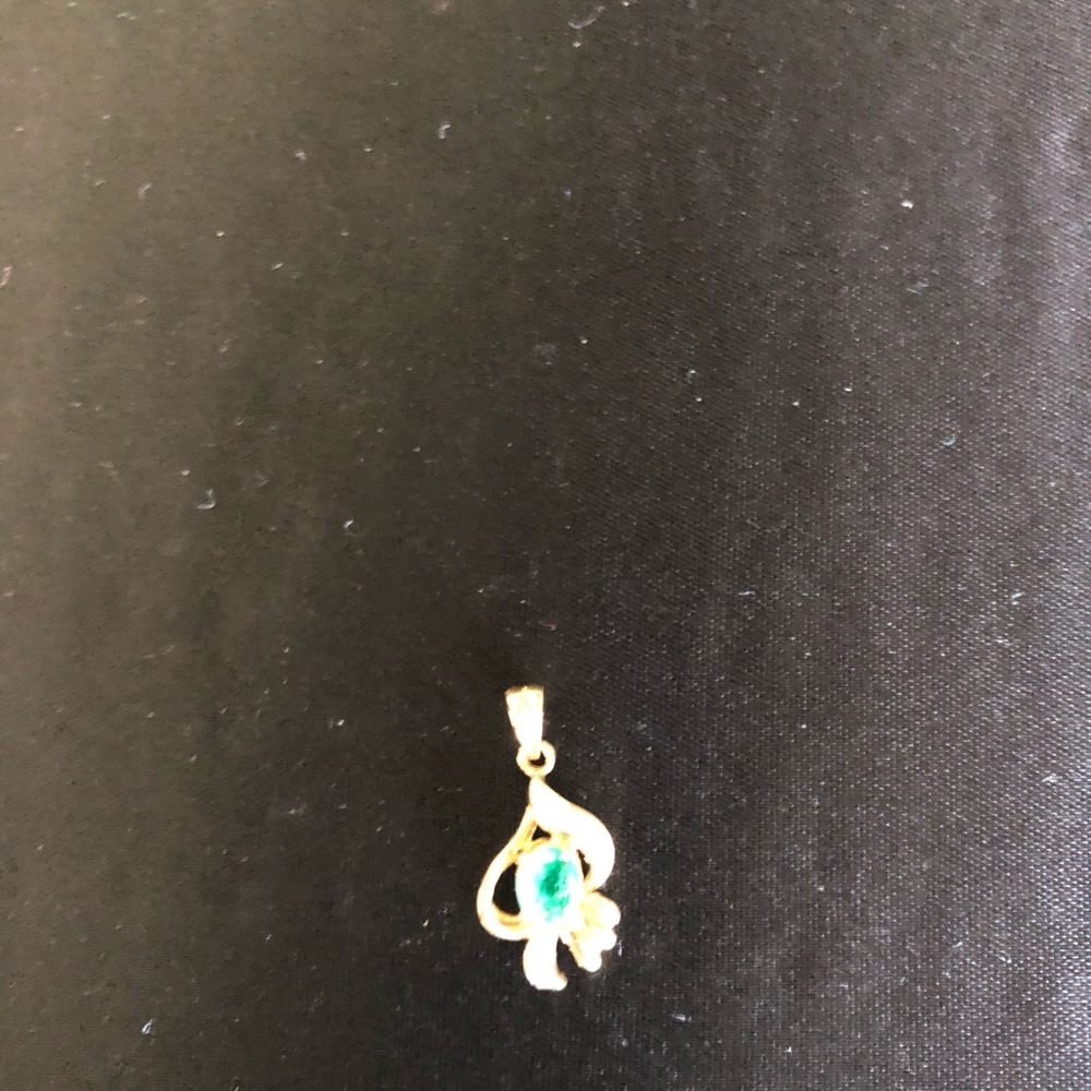 14k gold emerald pendant 🌷🌷🌷 - Picture 3 of 5